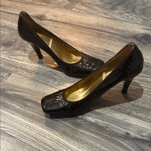 Tahari Glossy Dark Brown Heels